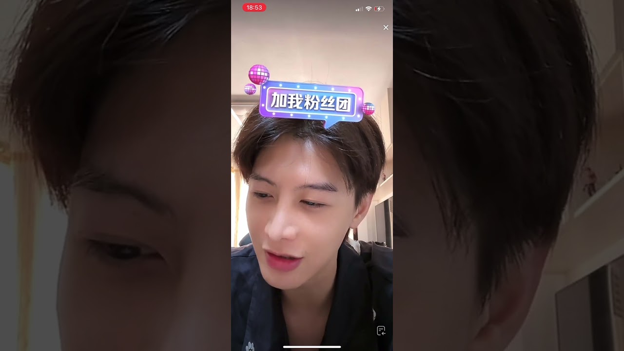 04/10/2024 何健麒回家啦～民国戏杀青回家的何77开播畅谈《深情诱引》周晏京。#何健麒 #直播录屏分享