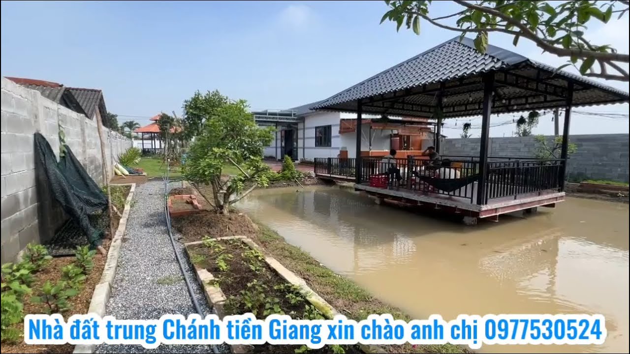 T.3202 siêu phẩm nhà vườn ao cá miền Tây cực đẹp luôn đường xe ô tô tặng toàn bộ nội thất thổ cư 