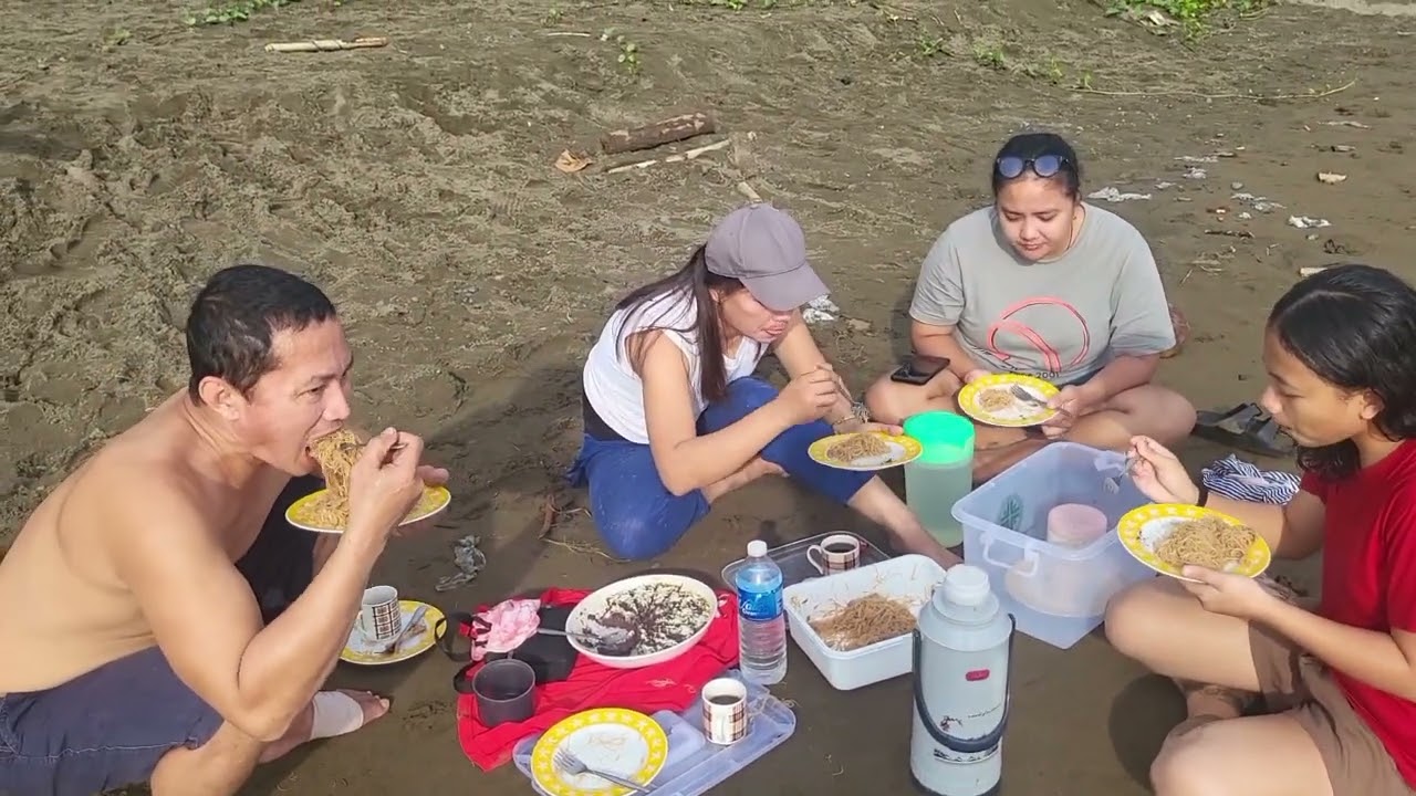 Dahil Sunday sumama kami/ sa Kapatid ko puntang beach/ salamat ate nels sa bigay mong bangos.