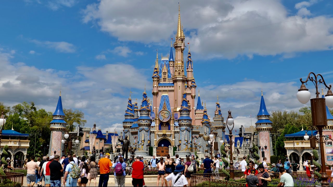 Spring Break 2022 Crowds at Magic Kingdom in 4K | Walt Disney World Orlando Florida March 2022