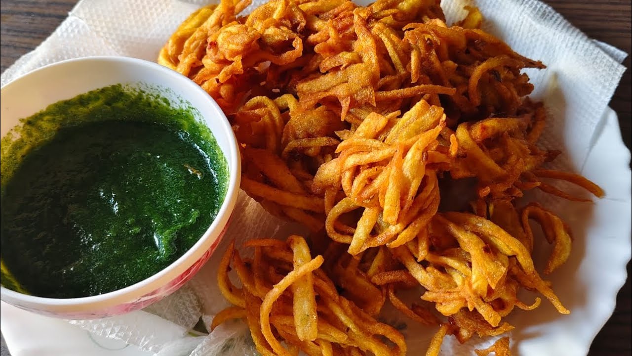 स्वादिष्ट कुरकुरा आलू का पकोड़ा सुपर कुरकुरा आलू का पकोड़ा  Aalu ka pakoda recipe