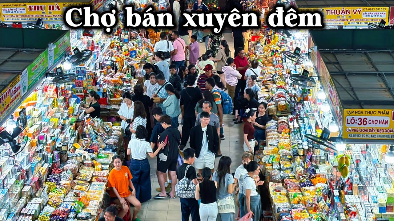 Chợ Hàn mở bán xuyên đêm để phục vụ du khách, khi Tết đang đến gần