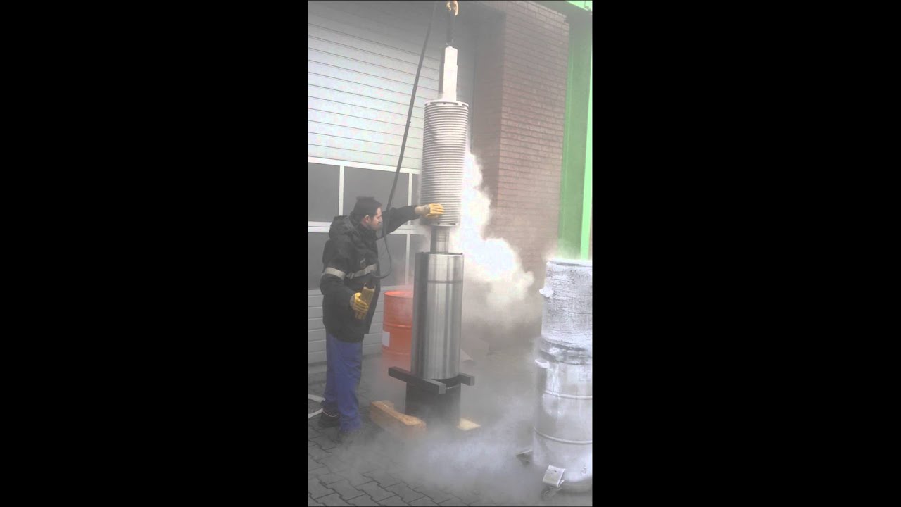Große Welle mit flüssigem Stickstoff.MOV