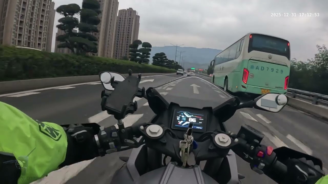 After Work Rush Hour Benelli 302R Commuting in Chongqing, China-PM 31/12/2025
