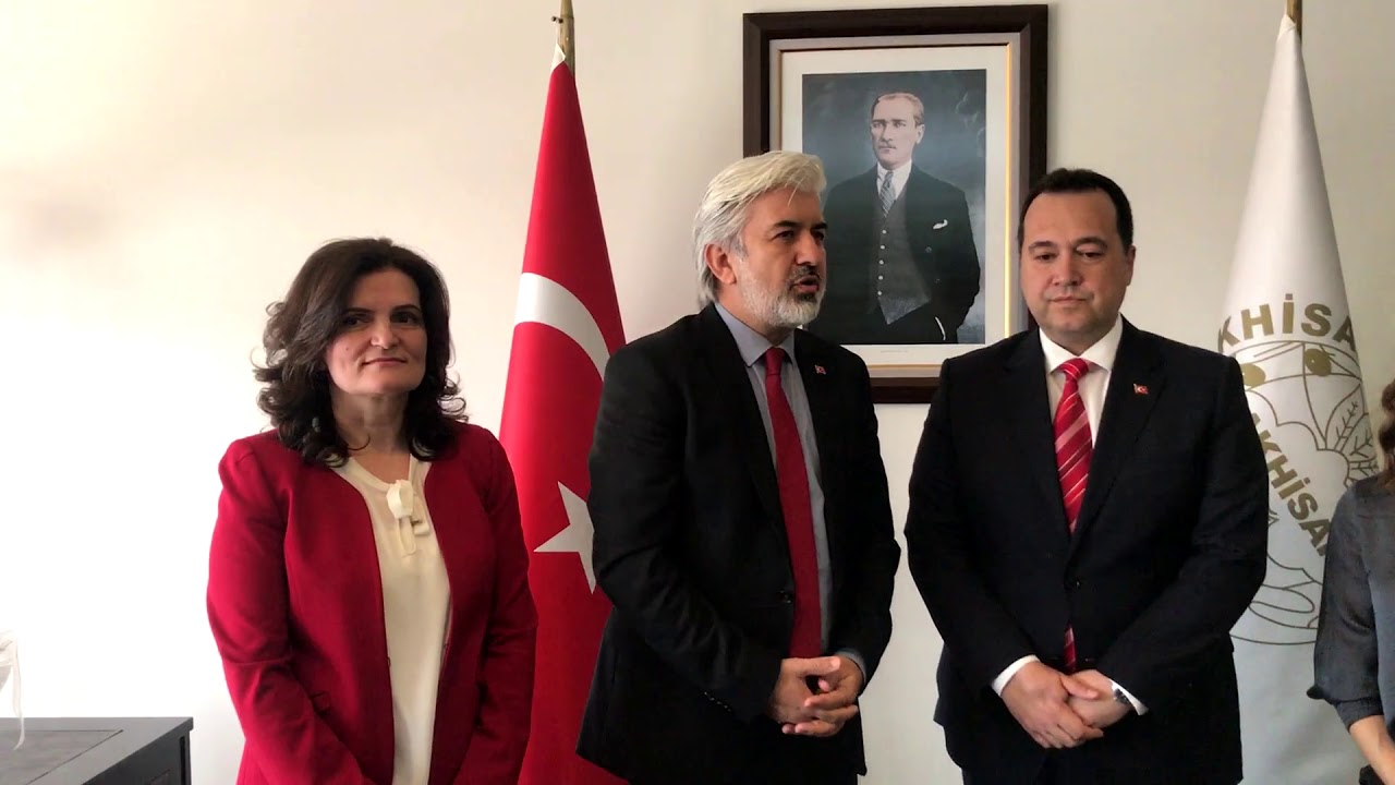 Akhisar Belediye Başkanı Besim Dutlulu mazbatasını aldı ve görevine başladı