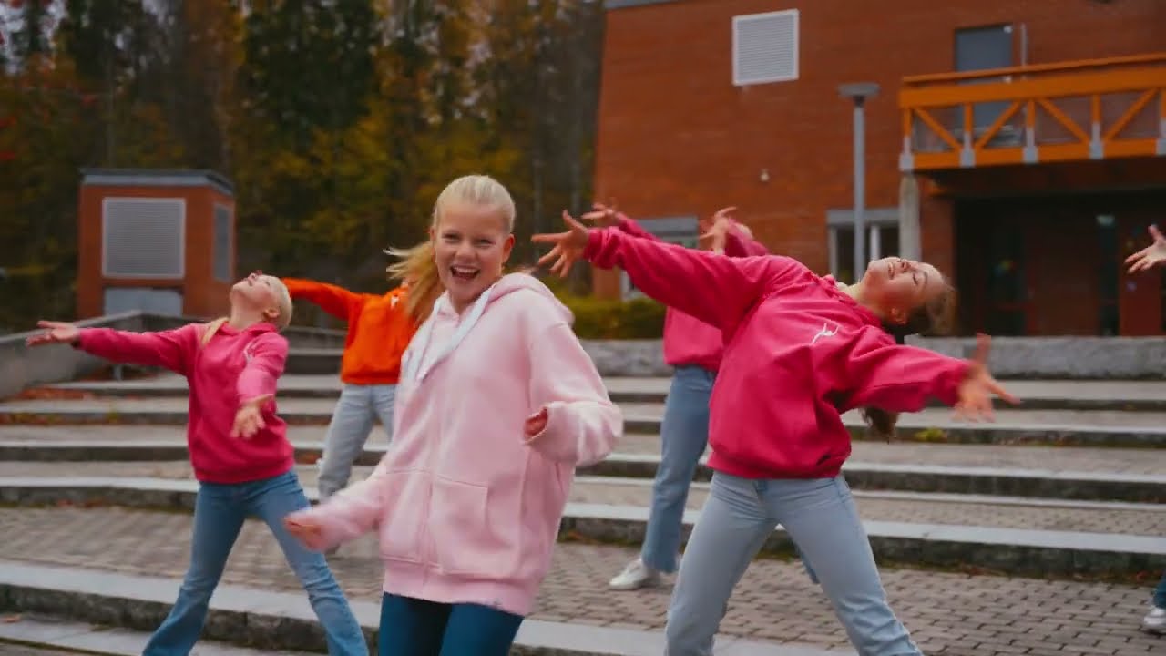 Fia- VilBareSynge ( Official Music Video)