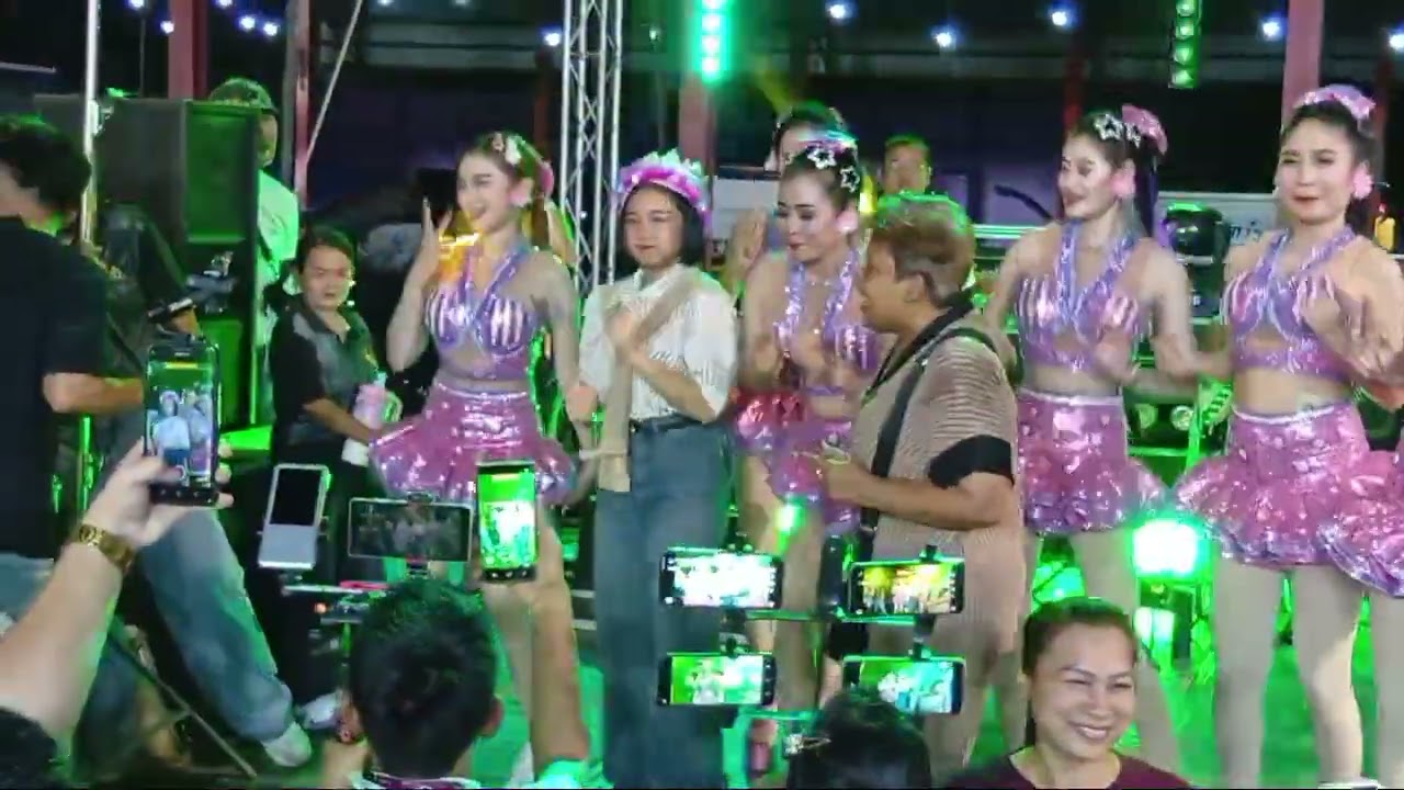 ต้นข้าวเหมารอบพี่ๆแดนซ์ ช่วยกันโย้กๆ บนเวทีรำวง ศรสุพรรณโชว์ วัดป่าคา บางไทร