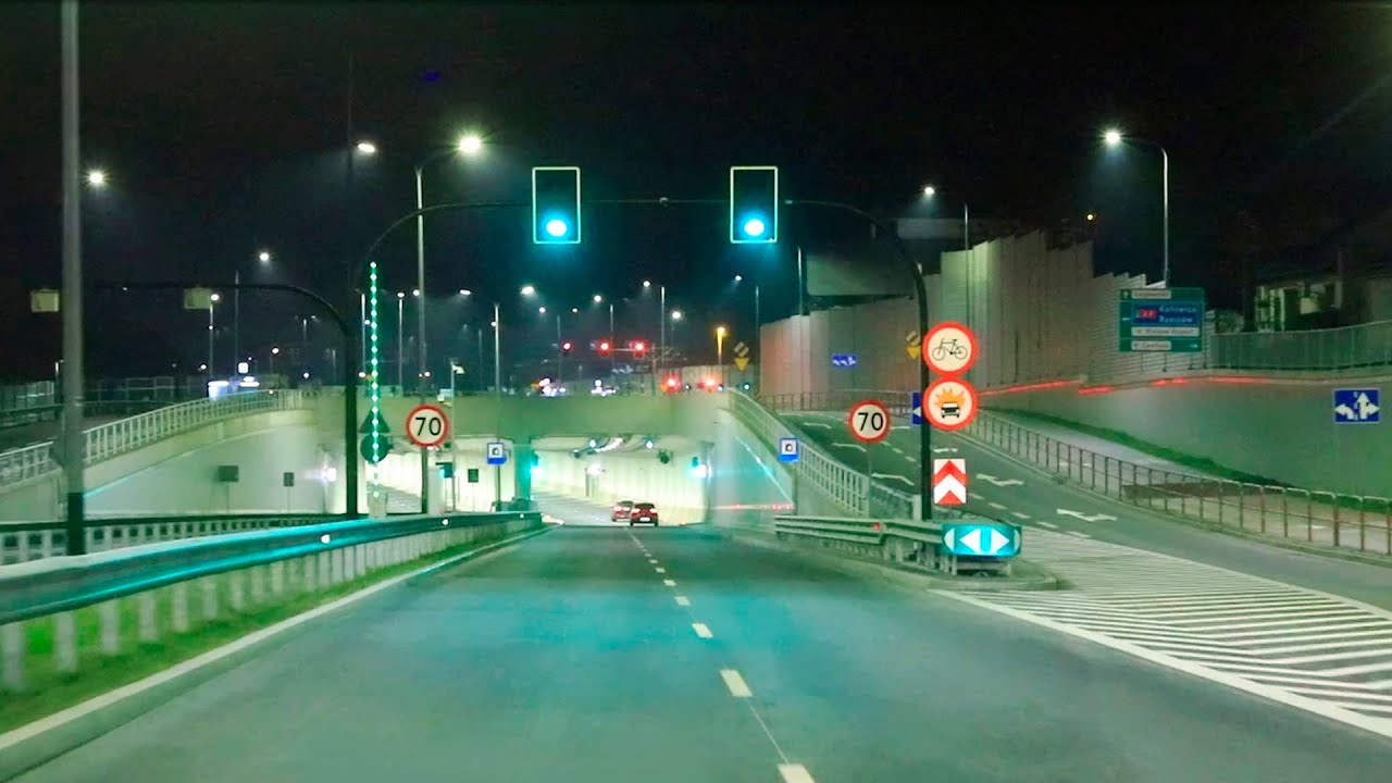 Śliczny, nowy tunel drogowy