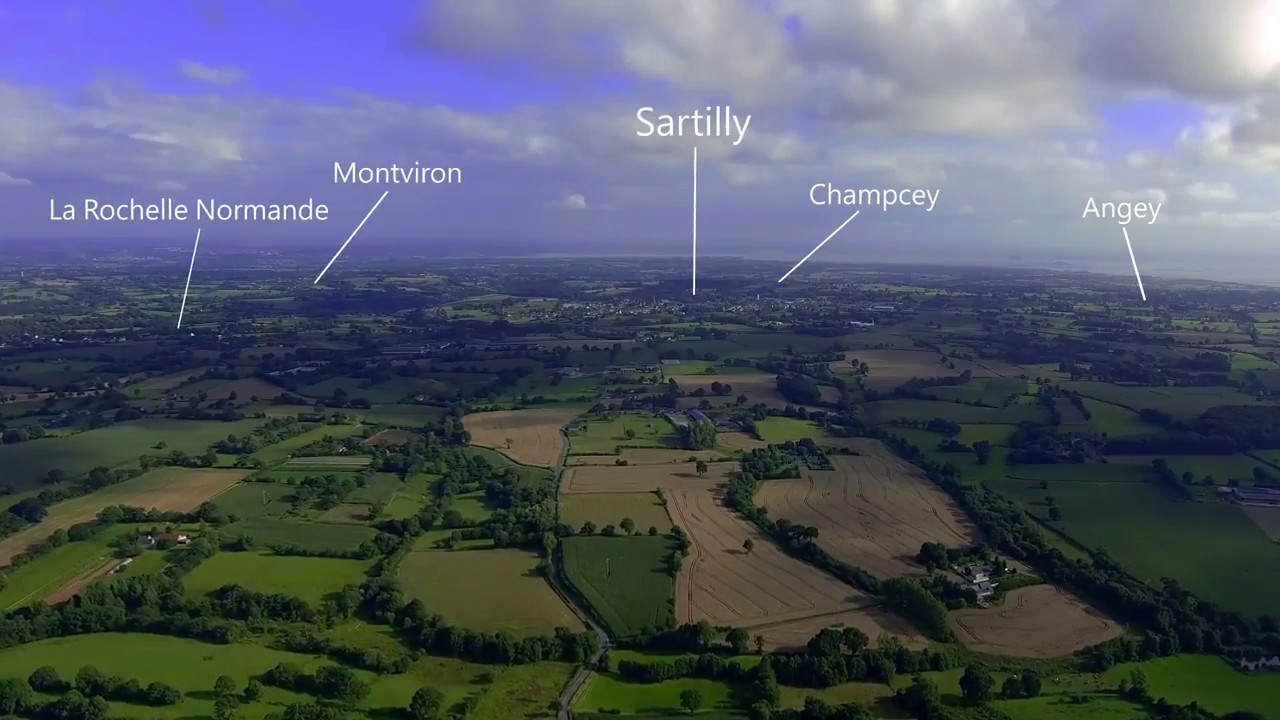 Vue aérienne par drone de Sartilly Baie Bocage dans la Manche