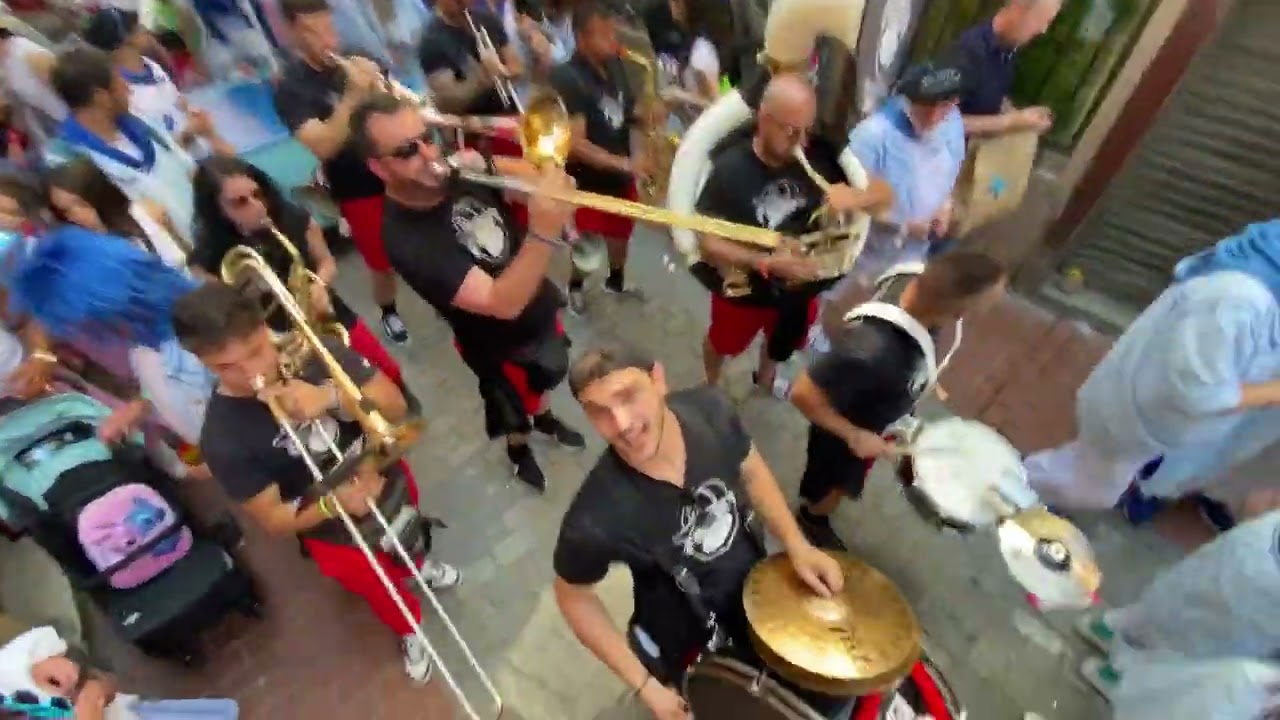 Bombazo chiqui desfile Cuadrilla Los Diablos 