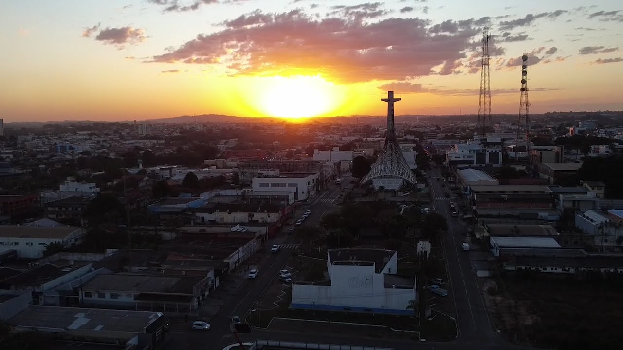 Ji-Paran&aacute; ao Entardecer | Drone 4K | P&ocirc;r do Sol Incr&iacute;vel
