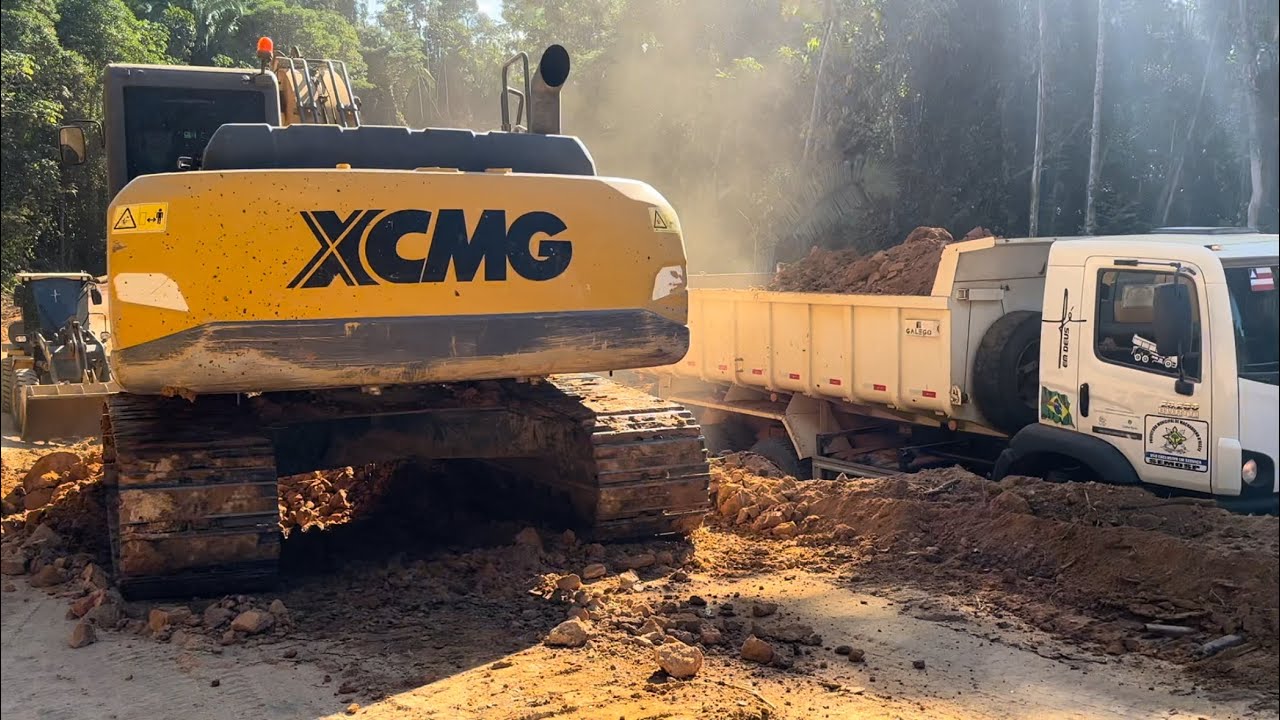 ESTRADA NOVA‼️ MAQUINAS E CAMINHÕES NA EXECUÇÃO DE SERVIÇO. #trabalho #excavator #caminhão