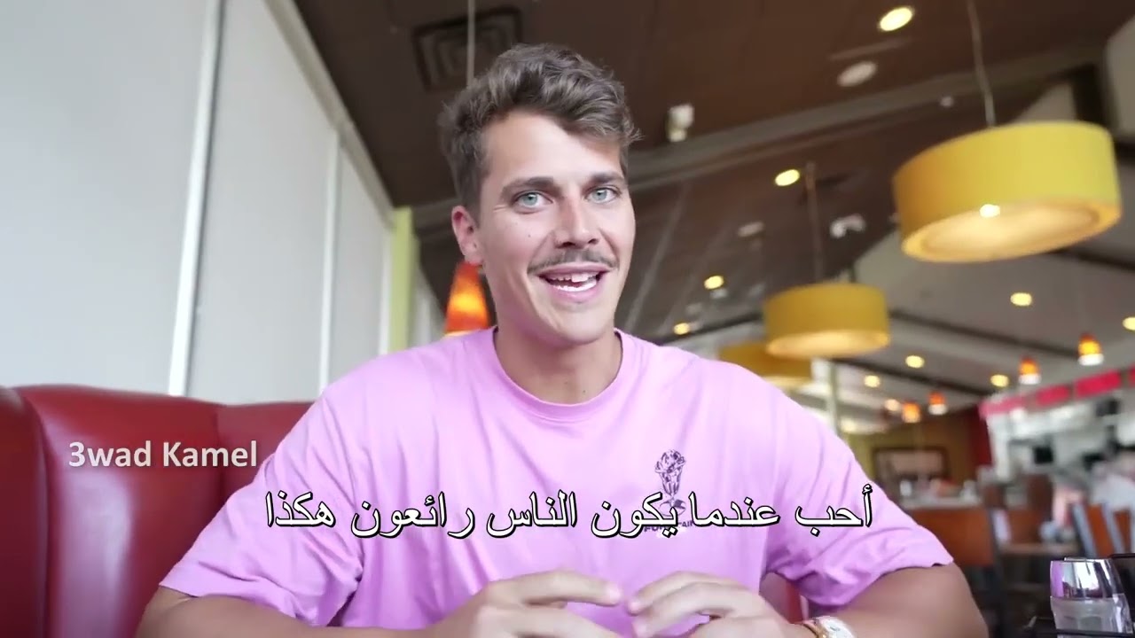 الذهاب الى المطعم وطلب الماء ثم اكرام النادل بـ500 دولار مؤثر