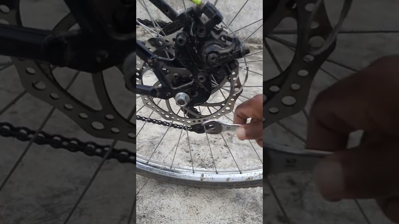 🔥🚴😱 Bicycle Wheel Alignment Trick #SHORTS#shortsfeed#bikershorts