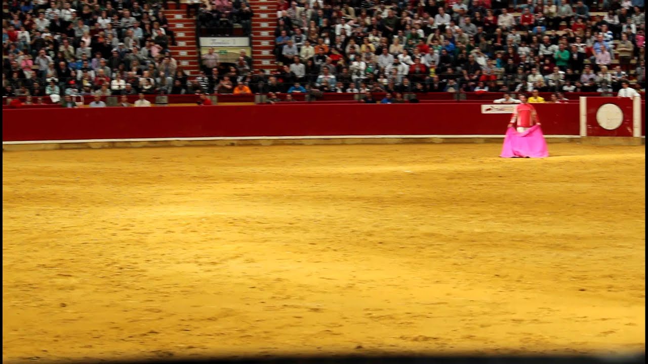 Cogida de Nicol&aacute;s Vergonzeanne el saltador de toros en la Plaza de Zaragoza