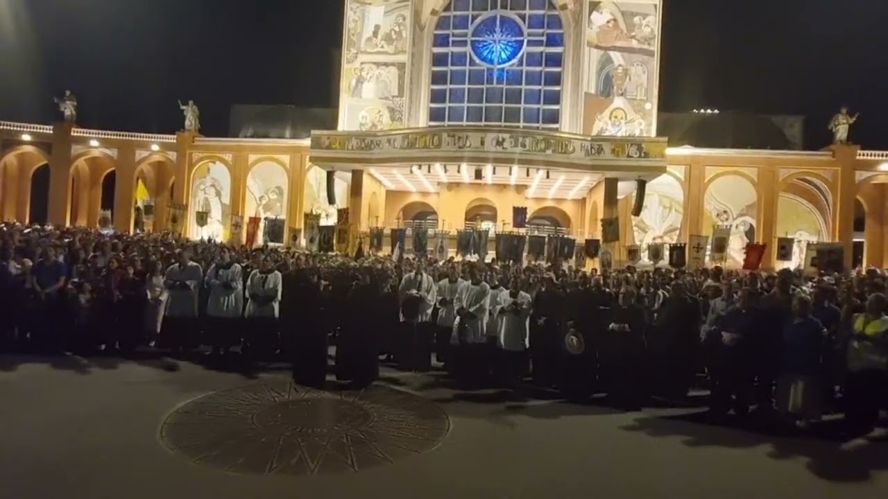 Credo cantado por peregrinos da FSSPX em Aparecida (2025)