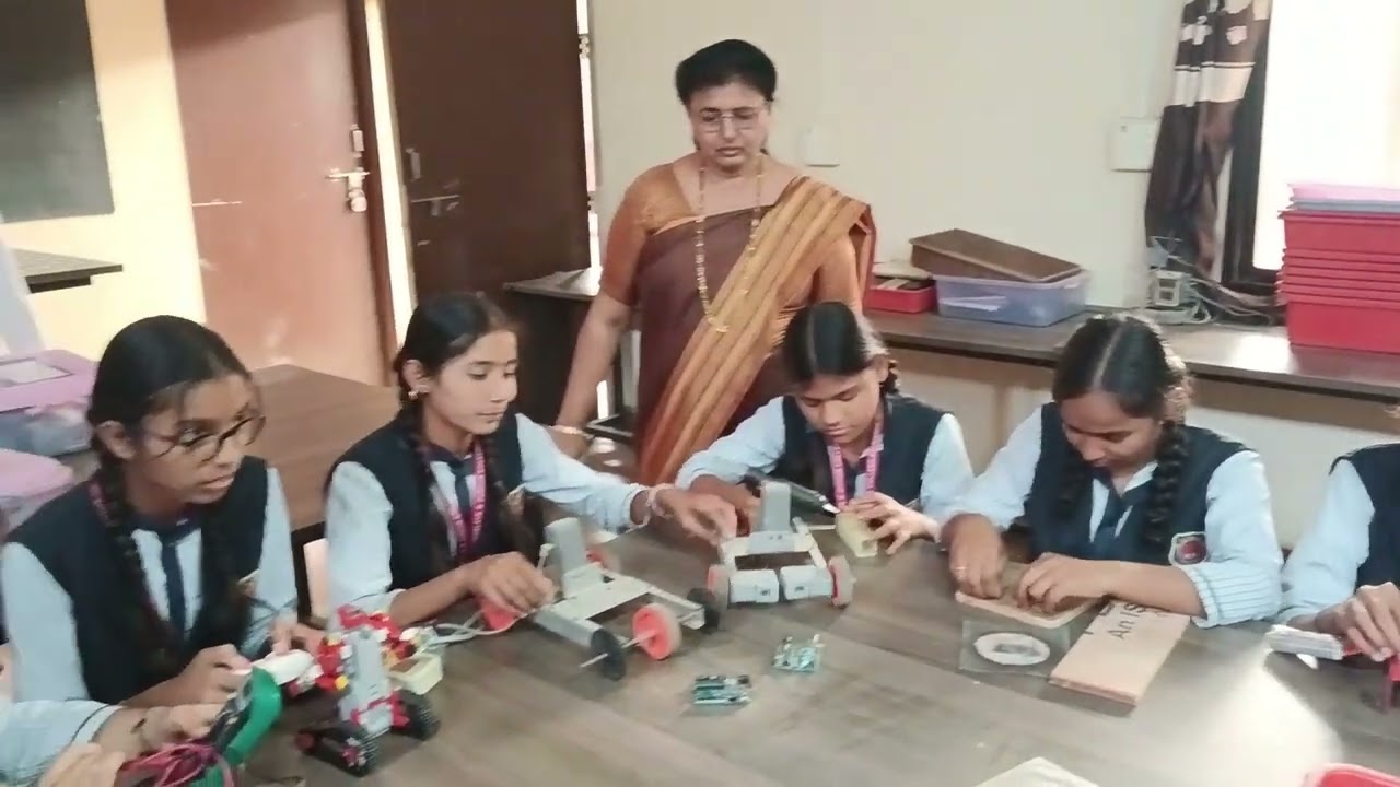 Activities in Atal Tinkering Lab of L.B.Chandak Vidyalaya Malkapur 