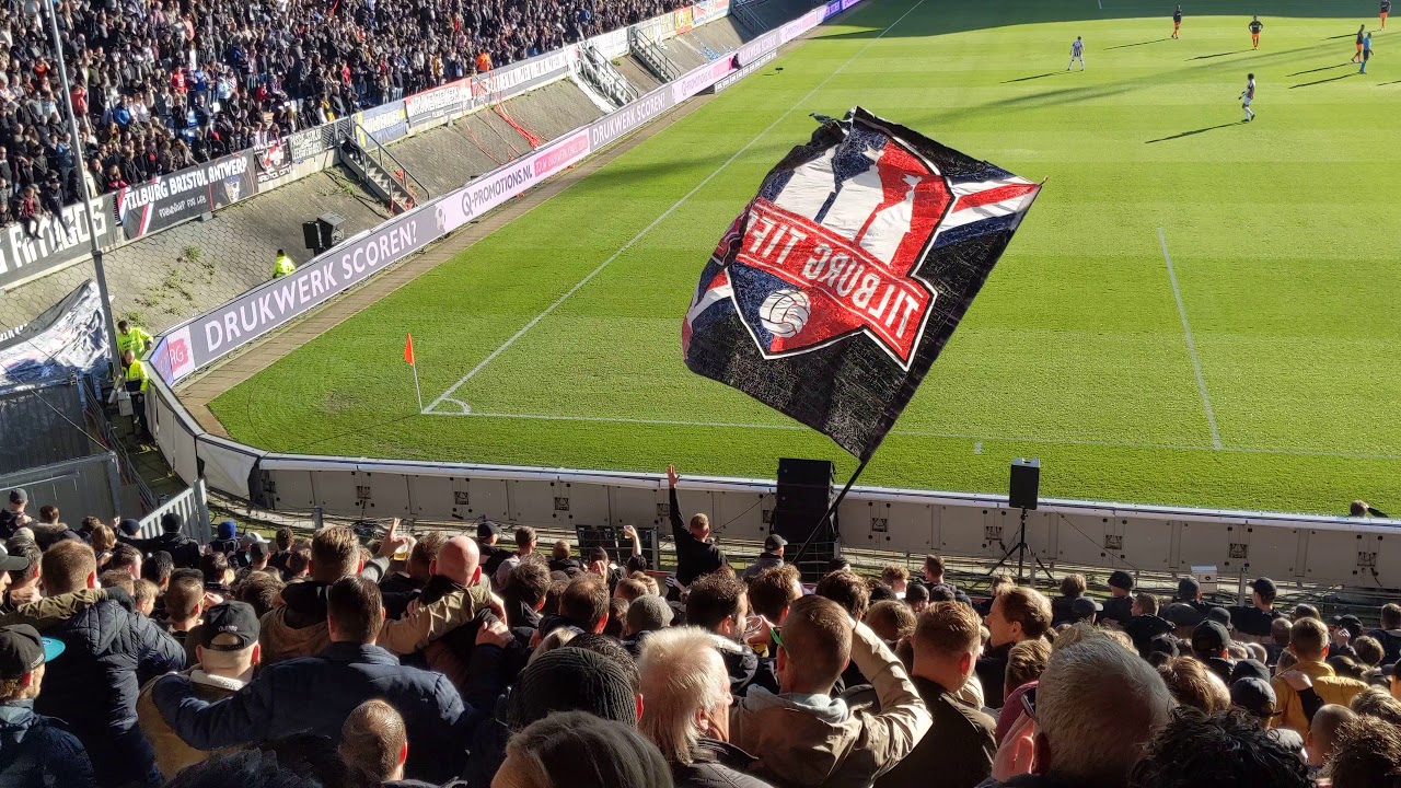 Willem II - PSV: 1 minuut stilte en inhaken