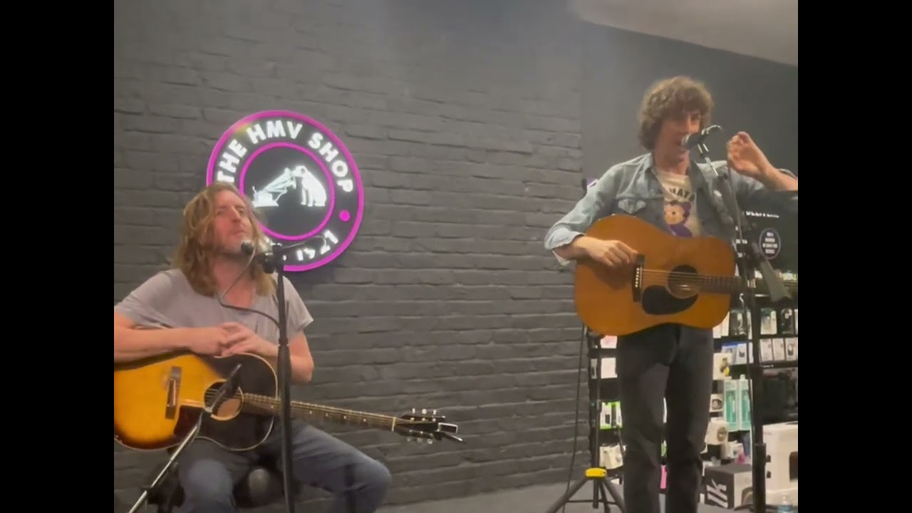 Razorlight, Johnny gets Golden Touch lyrics wrong and Andy struggles with his mic!