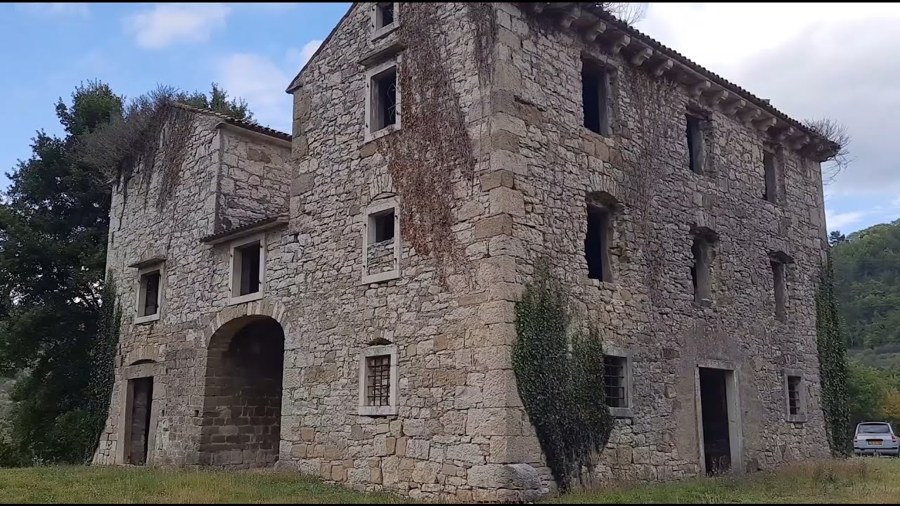 An abandoned house Sv.  Petuj (Istria - Croatia) 2021