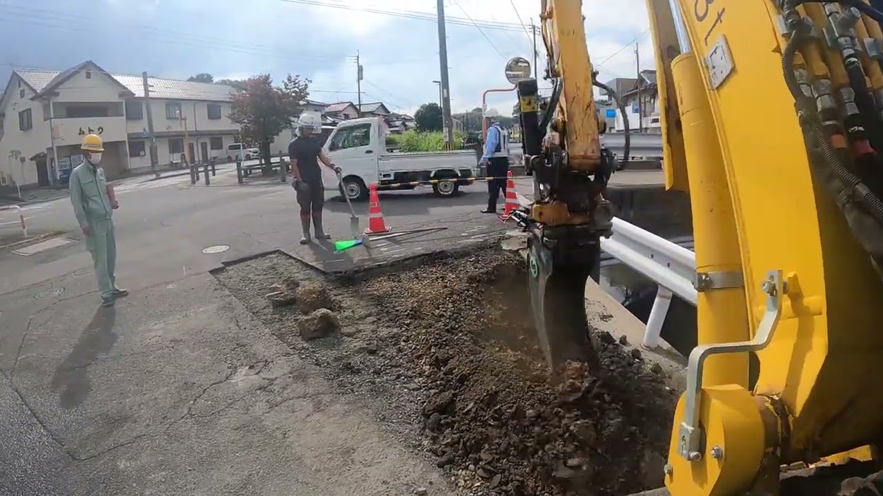 【チルトローテータ】コマツPC55MR5緊急工事をなしとげる動画【道路陥没】