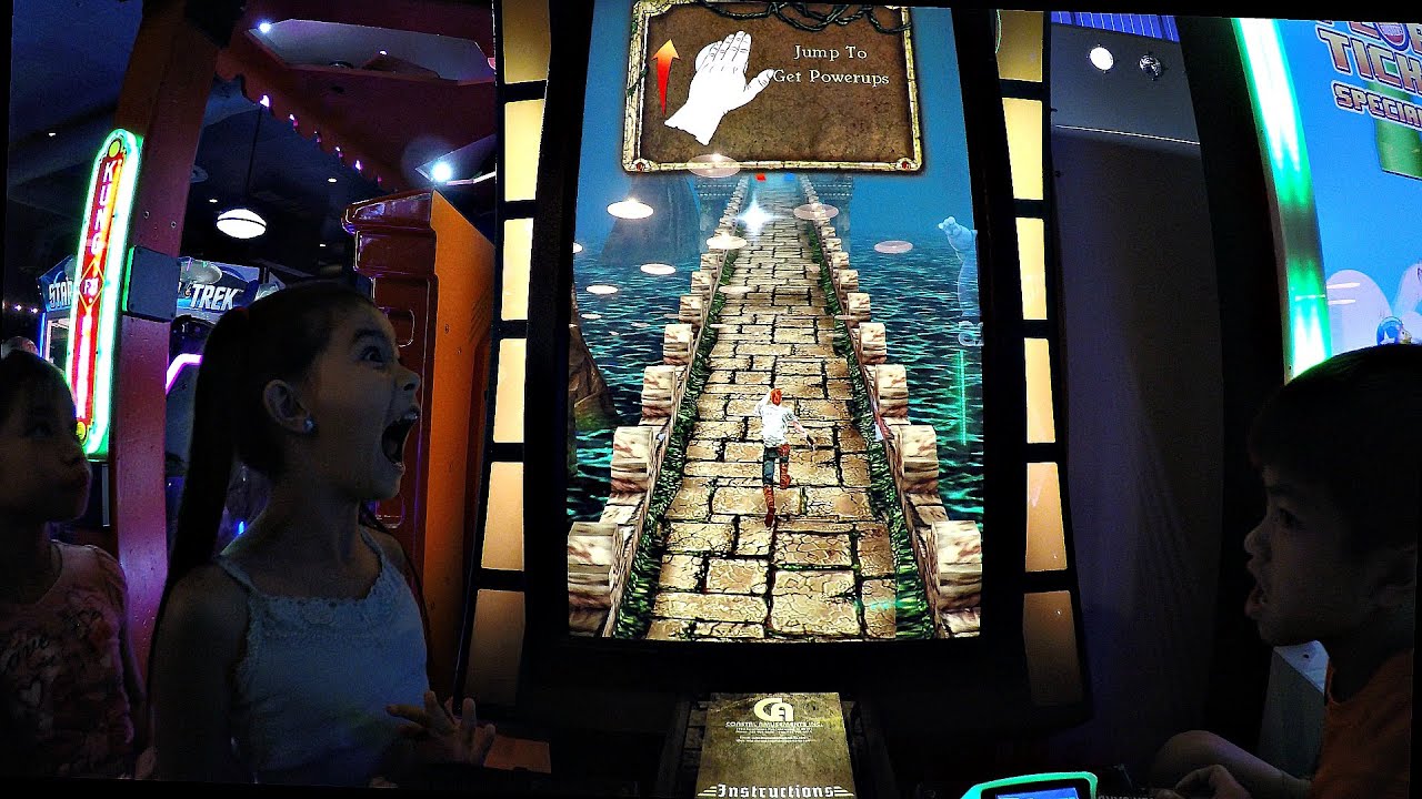 Temple Run - Rookies Playing For The First Time Dave & Buster's