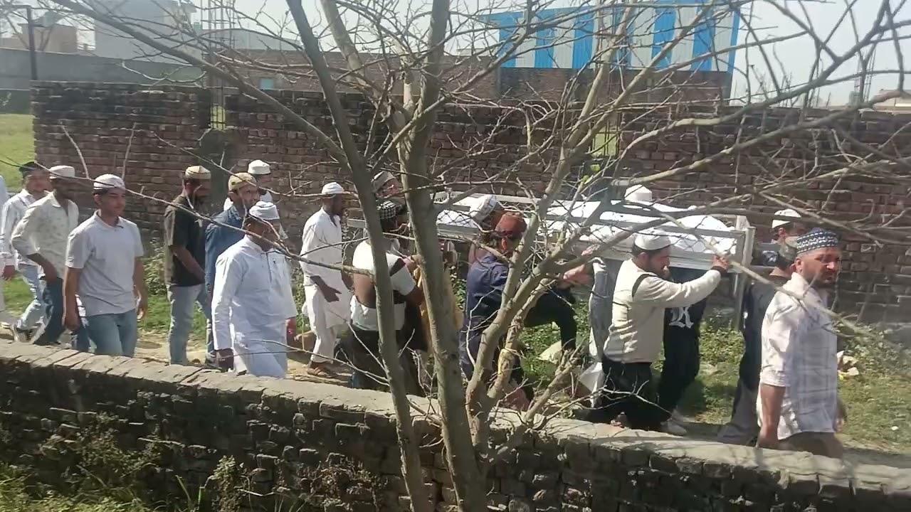मरहूम फरहत कुरैशी का जनाजा जोकि इमरान प्रधान के चचेरे भाई हैं