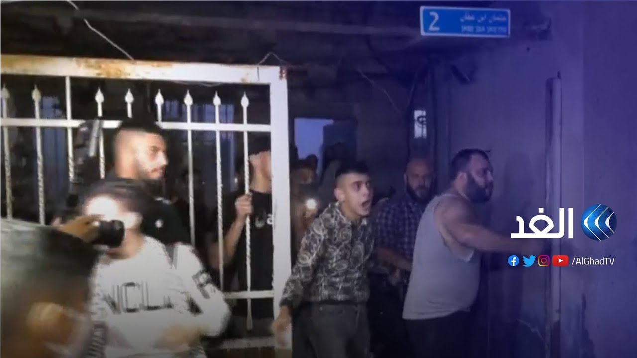 شاهد | بعد شجار عنيف ..  قوات الاحتلال تعتدي على المقدسيين من سكان المنازل في حي الشيخ جراح