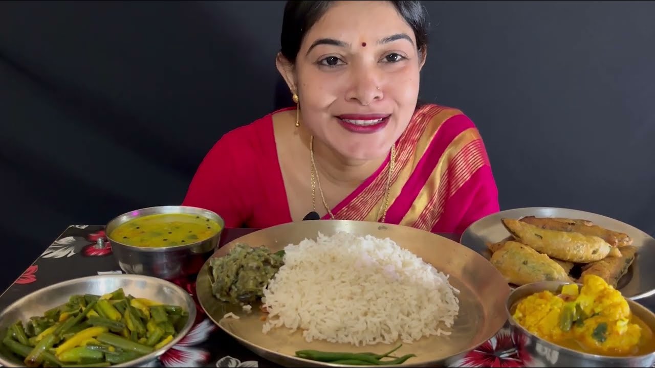 Eating,Rice,Dal,BegunSidho,PiyajKoliBhaja,BeguniLonkarPakoda,FullKofiBodirTarkari🤤
