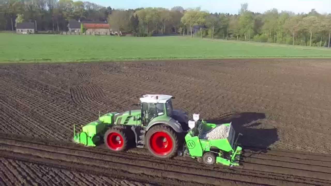 Planting potatoes at van den Borne aardappelen season 2014 part1