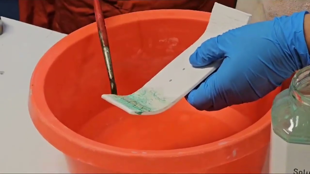 Delicate Strokes in porcelain DV