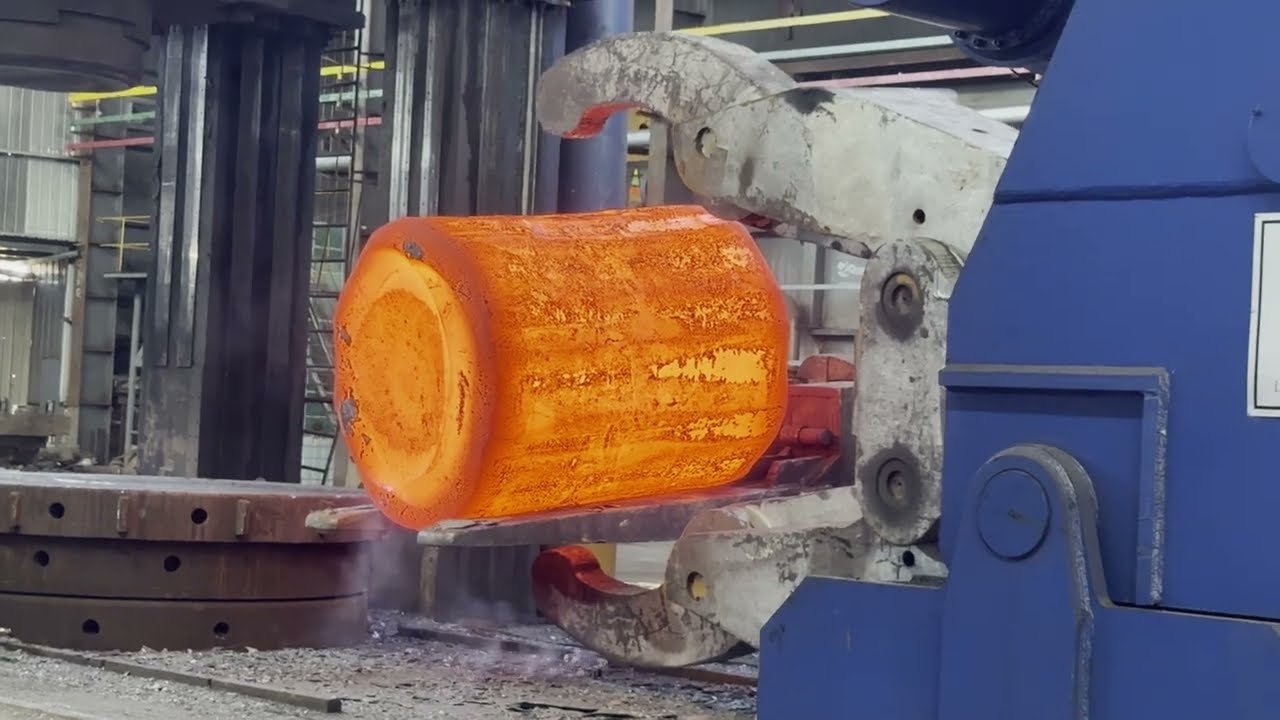 Inside the Making: Watch 8000-Ton Steel Beasts Forge Giant Flanges  8000吨钢铁巨兽锻造巨型法兰的震撼场面