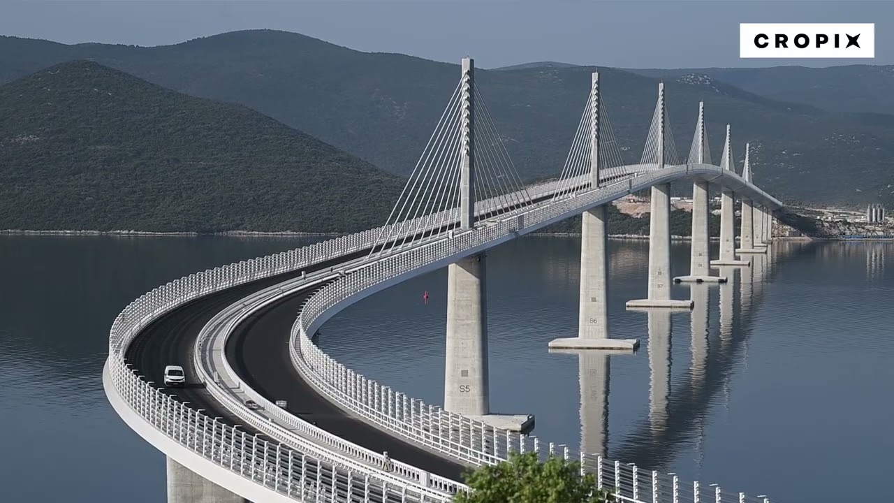 Pogled iz zraka na Pelješki most