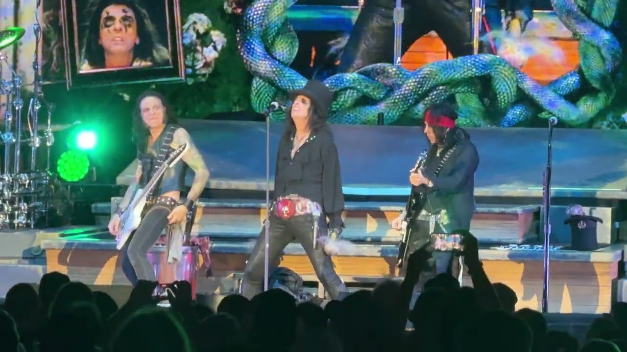 Alice Cooper - 2025-10-07 - t06 - Muscle of Love