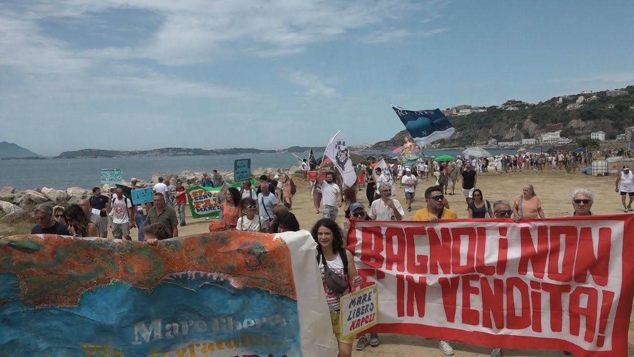 La presa della battigia e...della colmata di Bagnoli, protesta dei residenti