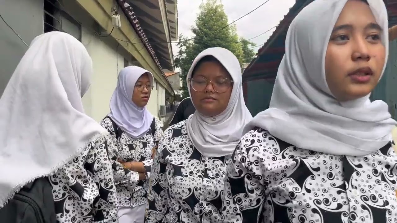 VIDEO UPRAK B. INDONESIA KELOMPOK 3 XII-B (SMAN 51 JAKARTA) 