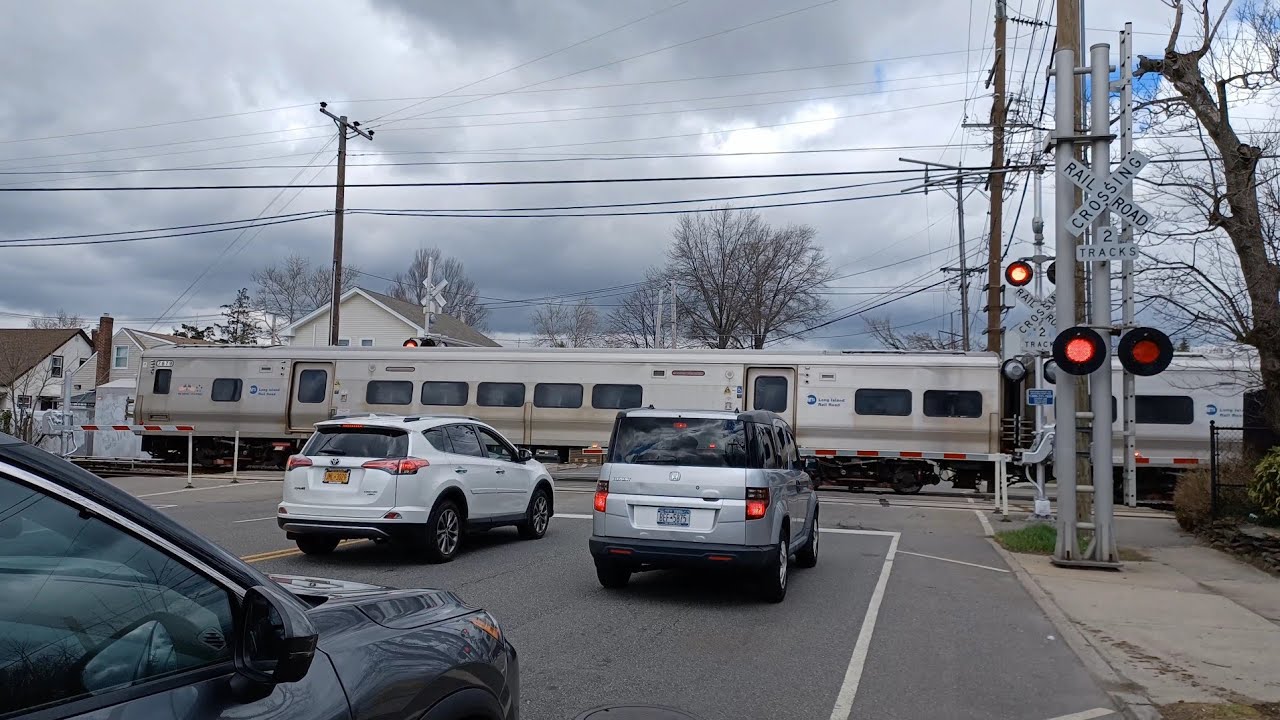 LIRR M7 Passenger Train - Covert Ave Railroad Crossing, Stewart Manor NY (New Gate) (Harmon Signal)