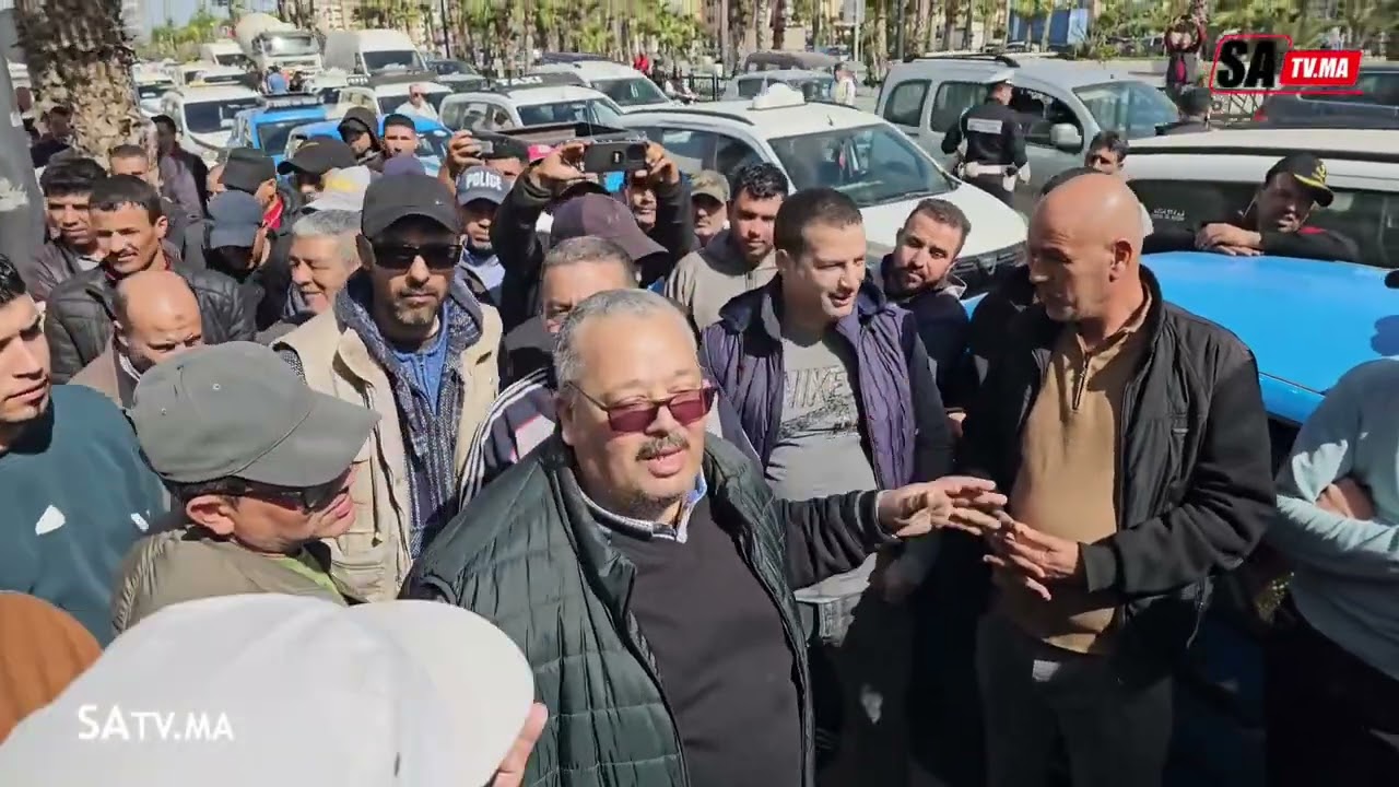 قطاع سيارات الأجرة يعلن تصعيده إلى حين الاستجابة لمطالبه.. ووقفة احتجاجية أمام مقر الأمن ببرشيد.