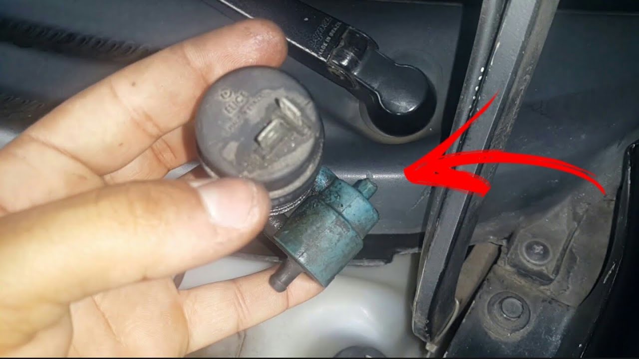 Como trocar motor de esguicho de água do parabrisa do corsa