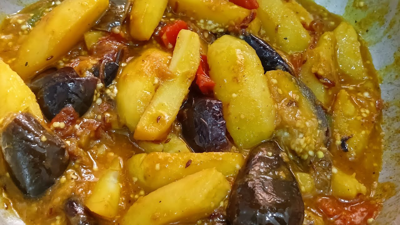Aloo baingan ki sabji 😋#trendingvideo #viralvideo #youtubevideo #simplerecipe #easyrecipe #recipe 