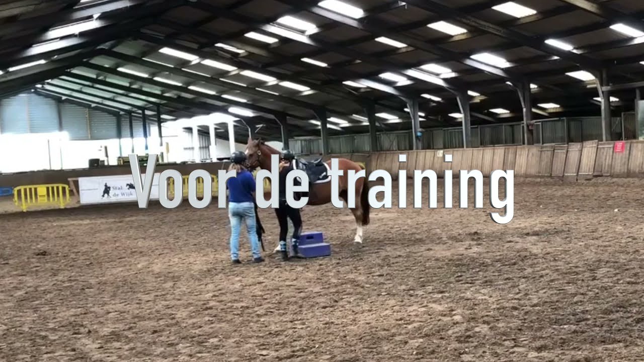 Paard wil niet stil staan met opstappen.