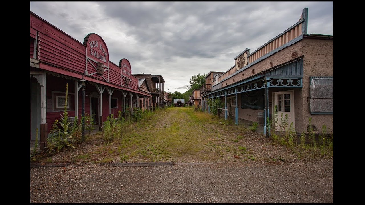 Exploring An Entire Housing Community Abandoned Due To Flooding