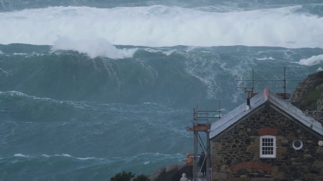 WHOA: Colossal waves crash onto Cape Cornwall Coast