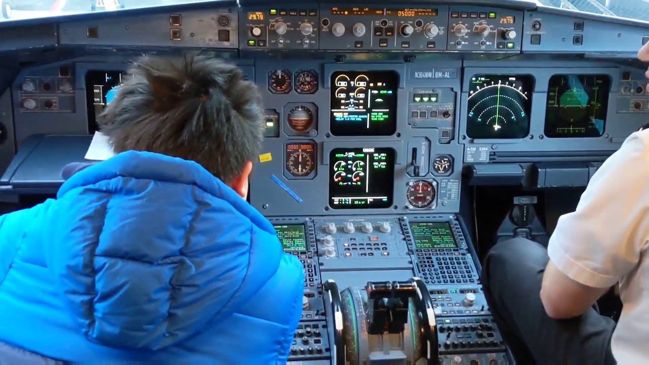 Delta Air Lines Cockpit Visit! Fun Flight Cockpit Tour!!