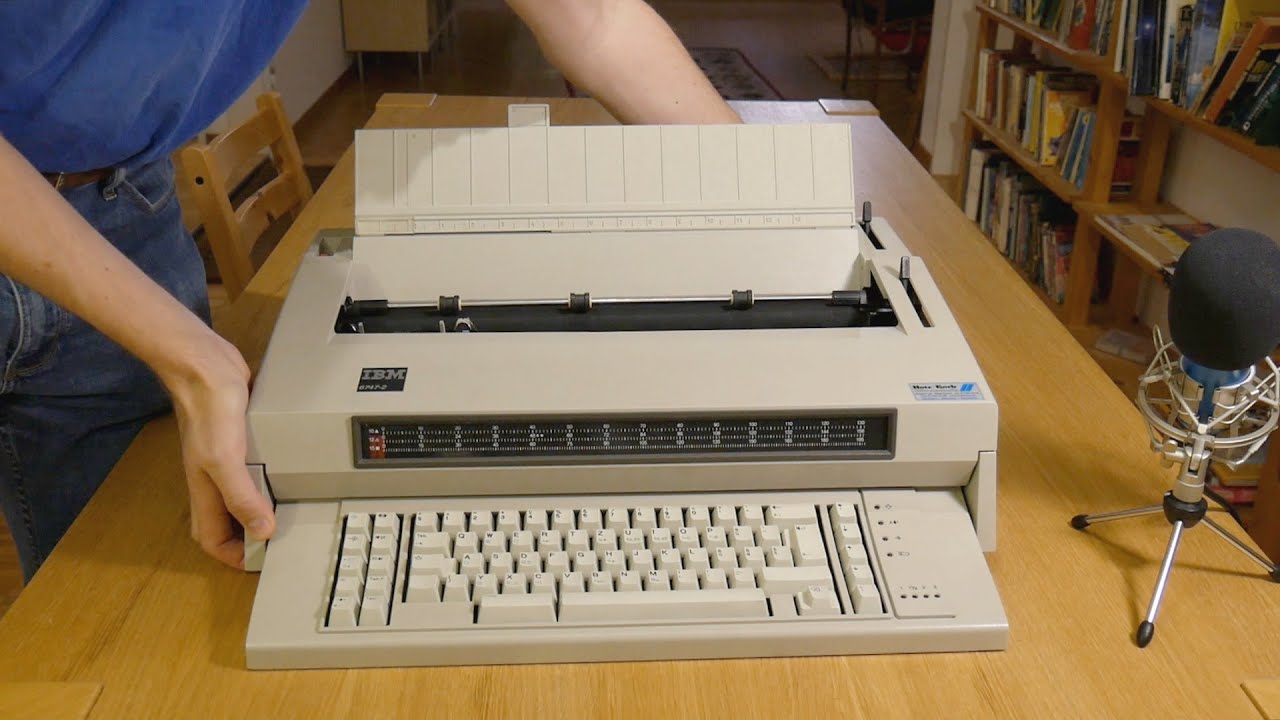 A quick tour of a 1986 IBM WheelWriter 6 typewriter