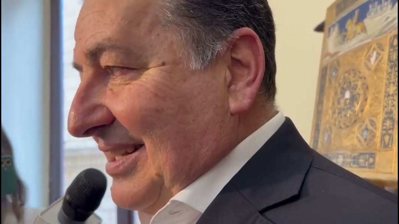 L'allenatore dell'Italvolley, De Giorgi, a Siena: 