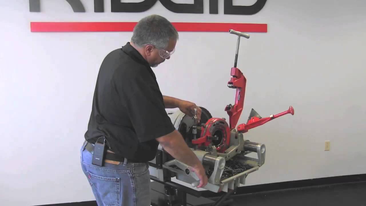 Как использовать резьбонарезную головку RIDGID® 725