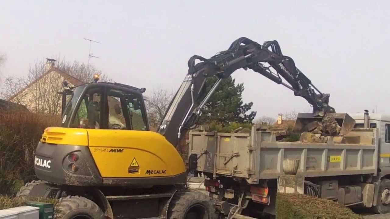 Mecalac 714MWe en zone pavillonnaire