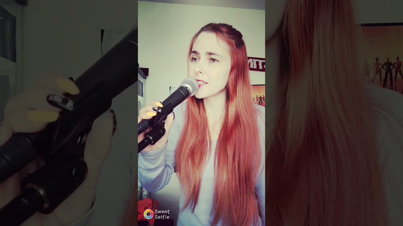 Alexandra sings Hallo Du ( Home Sining)