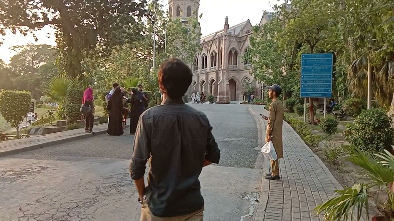 Life at GCU, Episode 2, بنگلہ کیمپس , Physics department, overhead Bridge